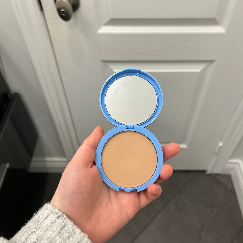 Covergirl clean matte pressed powder in shade medium light